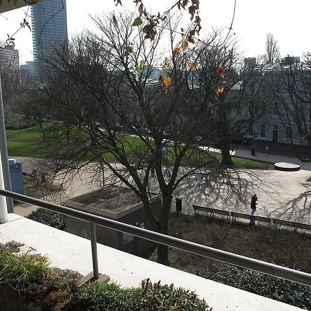 Treetop Apartman Hága